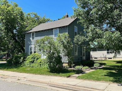 823 NW 5th St, Grand Rapids, MN 55744 - photo 2