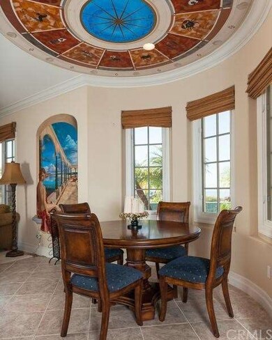 Enjoy your meals looking out to the ocean from you