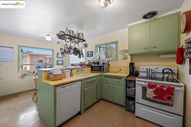 462 Cavour St, Oakland, CA 94618 - photo 5