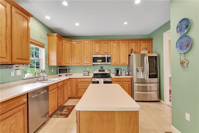 Newer stainless steel appliances. Oak cabinets, la