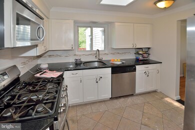 3814 Whispering Ln, Falls Church, VA 22041 - photo 7