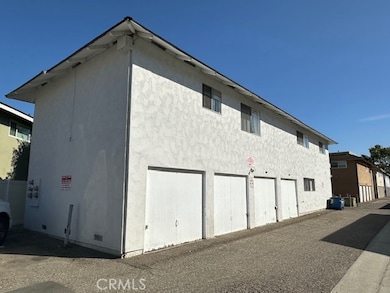 17061 Grove Cir unit A, Huntington Beach, CA 92647 - photo 2