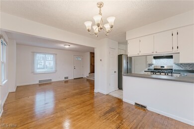 3348 Milverton Rd, Cleveland, OH 44120 - photo 5