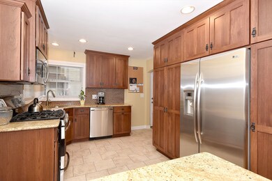 219 E 3rd St, Elmhurst, IL 60126 - photo 2