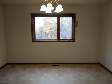 7475 Rawhide Dining area