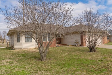 919 W Wesley Rd, Nixa, MO 65714 - photo 3
