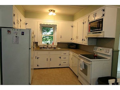 35 Payan St, West Warwick, RI 02893 - photo 5