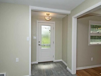 Entry/Foyer.
