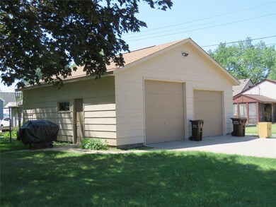 Over sized 28x28 garage with overhead storage