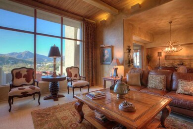 004_Family Room, Alt View