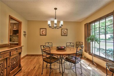 8208 Haskins St, Lenexa, KS 66215 - photo 4