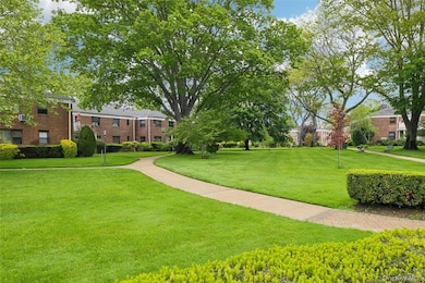 1213 E Broadway unit B25, Hewlett, NY 11557 - photo 2