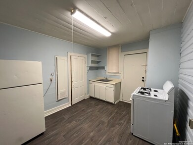 213 Cadwallader St unit 1, San Antonio, TX 78212 - photo 7
