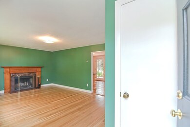 17 Thorpe St, Somerville, MA 02143 - photo 4