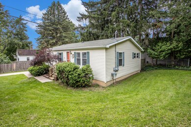 639 Bagley St, Ionia, MI 48846 - photo 3