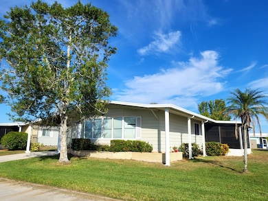 5467 Yarmouth Ln unit 387, Sarasota, FL 34233 - photo 2