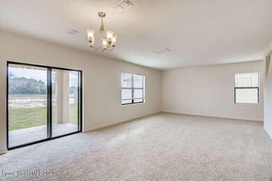 Galen-small-006-006-Family Room-666x444-