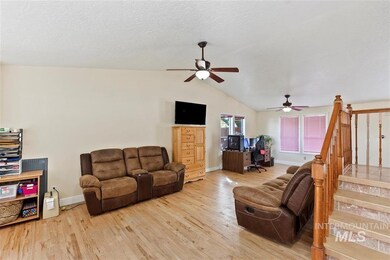 323 S Valley Dr, Nampa, ID 83686 - photo 7