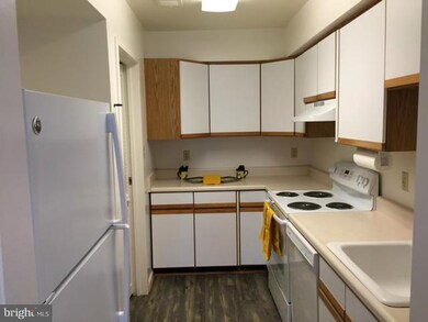 9668 Hagel Cir unit B, Lorton, VA 22079 - photo 2