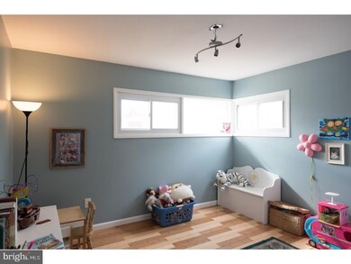 37 Azalea Ln, Levittown, PA 19055 - photo 5