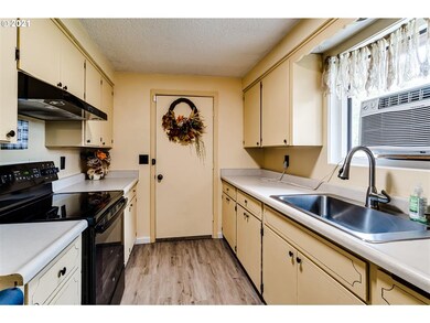 144 V St, Springfield, OR 97477 - photo 6