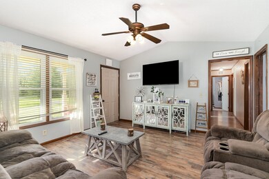 417 Whitaker Rd, Shelbyville, TN 37160 - photo 6