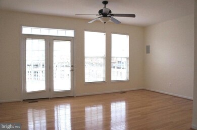 25307 Gothic Square, Chantilly, VA 20152 - photo 5