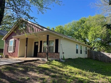 531 W Munson St, Denison, TX 75020 - photo 2