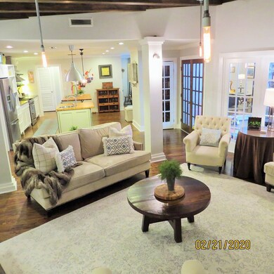 Modern Flare w 1950's Charm