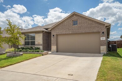 1213 Kerrville Ln, Weatherford, TX 76087 - photo 2