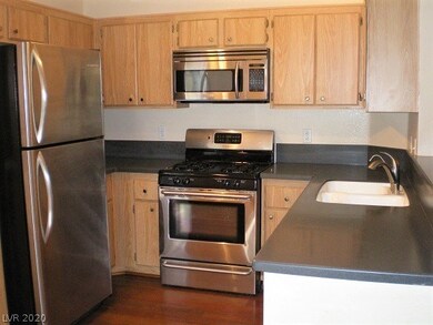 Kitchen with Stainless Steel Appliances / Solid Co