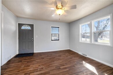 2518 53rd St, Des Moines, IA 50310 - photo 4