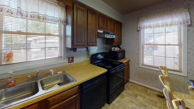 716 Henderson Dr, Jacksonville, NC 28540 - photo 7