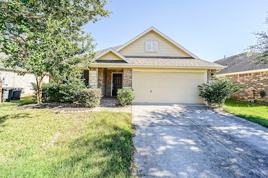 4714 Lake Rim Dr, Alvin, TX 77511 - photo 2