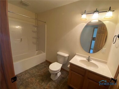 312 Crabtree Ln, Delta, OH 43515 - photo 2