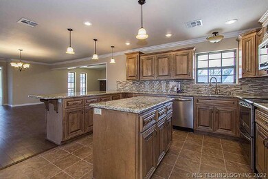 1604 N Cherokee Ave, Chouteau, OK 74337 - photo 6