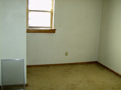 Main floor Bedroom 2<|><|>