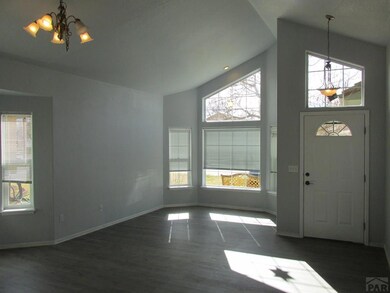 Living Room/Entryway
