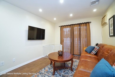 (5) FAMILY ROOM ON THE FIRST FLOOR