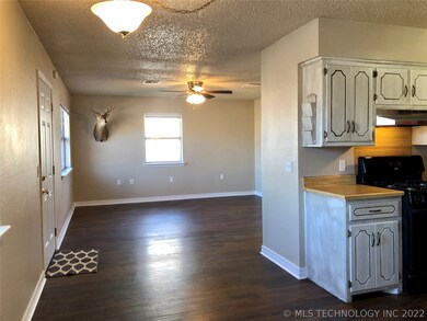 Dining/living room