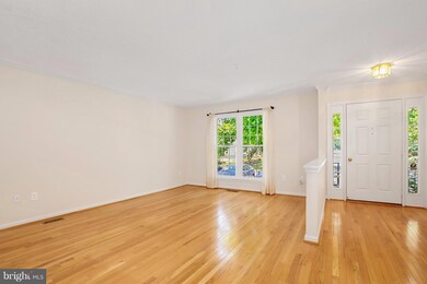 28 Cottage Field Ct, Germantown, MD 20874 - photo 2