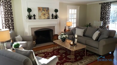 LIVING ROOM WITH FIREPLACE