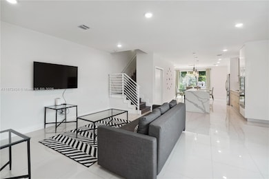 1020 NE 17th Terrace, Fort Lauderdale, FL 33304 - photo 2