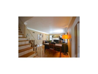 Spacious LR with southern & western exposure - awe