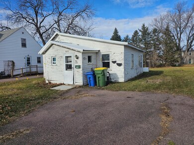 909 W Main St, Pipestone, MN 56164 - photo 4
