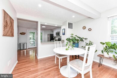 1663 Fieldthorn Dr, Reston, VA 20194 - photo 5