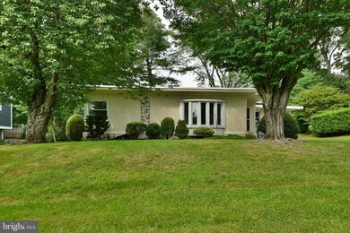 8109 Hull Dr, Glenside, PA 19038 - photo 2