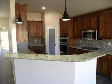 913 E 5th St, Springtown, TX 76082 - photo 6