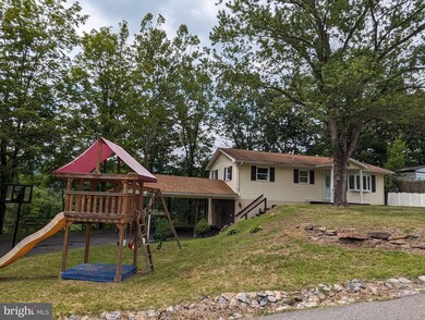 11010 Highland Estates Dr NE, Cumberland, MD 21502 - photo 4