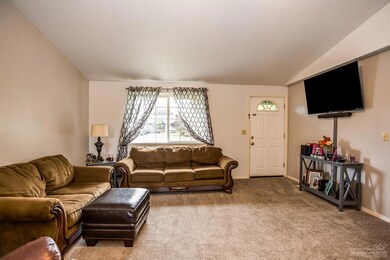 3163 SW Reindeer Ct, Redmond, OR 97756 - photo 3